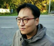 성희롱 고발 여고생 신상 공개한 ‘시인 박진성’ 징역 1년8개월 확정