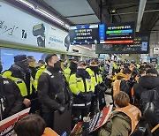 전장연, 6일 출근길 서울역 탑승시위…상·하행선 모두 지연