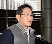 이재용 삼성전자 회장이 무죄 선고 받자마자 날아간 곳은