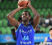 앤드류 니콜슨, 4라운드 MVP 선정