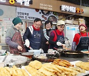 홍남표 창원시장, 진해중앙시장·노인종합복지관 방문