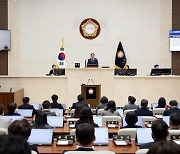 용인시의회, '성희롱 발언 물의' 부의장 제명안 처리