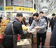 전통시장 찾은 윤승영 대전경찰청장