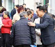 [곡성소식] 이상철 군수, 설 맞아 전통시장 상인 격려