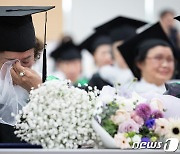 만학도의 졸업식, 기쁨의 눈물