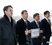 고발사주 사건 관련 '윤 대통령, 한동훈 비대위원장 고발합니다'