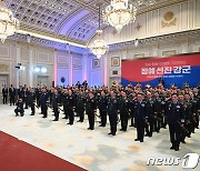 윤 대통령, 준장 진급자 75명 '삼정검' 수여…혼연일체 당부