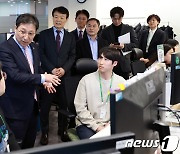 이성희 노동부 차관, 자립준비청년 지원 현장방문