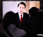 尹, 대통령실 참모 총선 출마에 "특혜 기대 말라 했다"