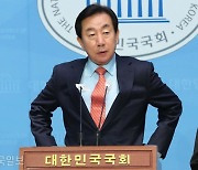 '부적격자' 두고 충돌...김성태 "암처럼 퍼져 있는 '핵관'" 이철규 "아무말 대잔치, 무책임"