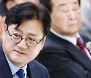 홍익표 “조국 신당, 아직 당 아니라 고려하지 않아”…당내 부정적 기류도