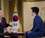 윤 대통령, ‘김건희 명품백 수수’ “선거 앞둔 시점에 터트린 것 자체가 정치공작”