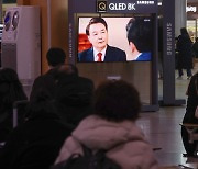 尹 “은행 간 공정 경쟁으로 금리 인하…저출산 문제, 최우선 과제”