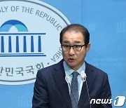 '민주당 돈봉투 의혹' 이성만 기소…검찰 "소환 불응은 특권 요구"