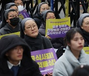 '일본 정부의 사과를 기다리며'