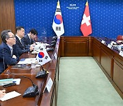 조태열 외교장관, ‘대북제재위 의장국‘ 스위스 외교장관과 회담