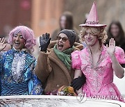 APTOPIX People Hasty Pudding Bening