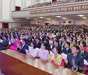 북한, 건군절 76주년 맞아 전승기념관 강사와 직맹원들 상봉