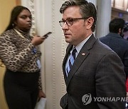 美국토장관 탄핵안 하원서 부결…친트럼프 존슨 하원의장 타격