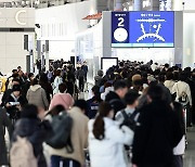 붐비는 인천공항 출국장