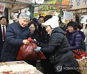 이기식 청장, 대전 도마 큰시장 방문