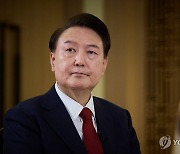 [속보] 尹, 명품백 논란에 "단호할 때는 단호하게 선 그어 처신하겠다"