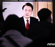 [신년대담] 윤 대통령, 자체 핵무장론에 "현실적이지 않아"