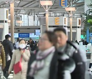 설 연휴 214만 명 몰리는 공항...북적여도 웃음 한가득