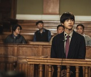 '로기완' 송중기X최성은, 캐릭터 스틸로 먼저 만난 낯선 이방인의 얼굴