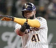 MLB 카를로스 미네소타, 베테랑 스위치타자 산타나와 69억원에 1년 계약