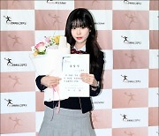 [MD포토] 에이디 세나, '마지막 교복 입어요~'