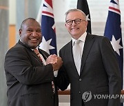 AUSTRALIA NEW GUINEA DIPLOMACY