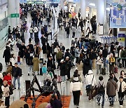 여행객들로 가득한 인천공항