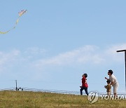 액운을 막는 연 하늘 위로…정월대보름 다대포서 연날리기 축제