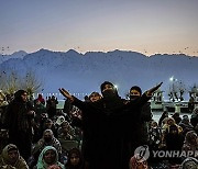 APTOPIX India Kashmir Muslim Festival