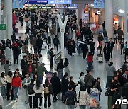 여행객 붐비는 인천공항