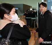 미국 출국 위해 공항 도착한 고우석