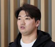 출국 전 인터뷰하는 샌디에이고 고우석