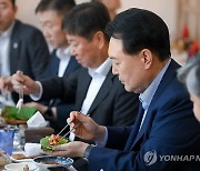 尹대통령도 찾은 '맛집', 고향가는 길 들러볼까