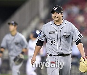 “물음표 떨어뜨려야 한다” 2021년 14승의 영광을 다시 한번… 美유학 다녀온 한화 29세 우완 ‘부활 절실’