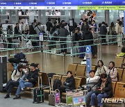 설 연휴 시작, 붐비는 인천공항