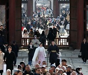 설 연휴 시작, 경복궁 북적