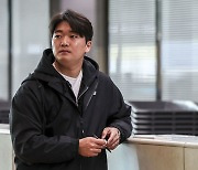 출국수속 밟는 고우석