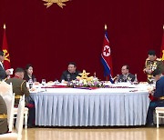 건군절 76주년 기념 경축연회 참석한 김정은과 딸 주애