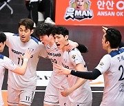 '마테이 시즌아웃' 우리카드, 3-2로 OK금융그룹에 승리…3연승 행진