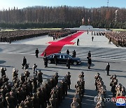 북한 김정은, 건군절 맞아 딸 주애와 국방성 방문