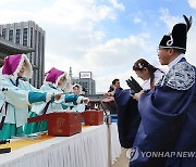 '청룡의 기운이 담긴 세화 받아 가세요'