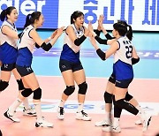 프로배구 1위 현대건설, GS칼텍스 완파…팀 블로킹 14개(종합)