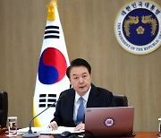 尹대통령 “국군장병 덕분에 국민들 즐거운 명절 맞아”