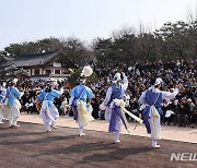 설날 맞아 즐기는 풍물놀이